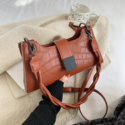 Moodne naiste nahast kott metallist kinnitusega