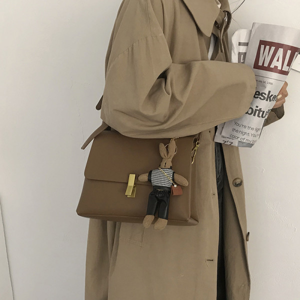 Naiste kott metallist luku ja 3D ripatsiga