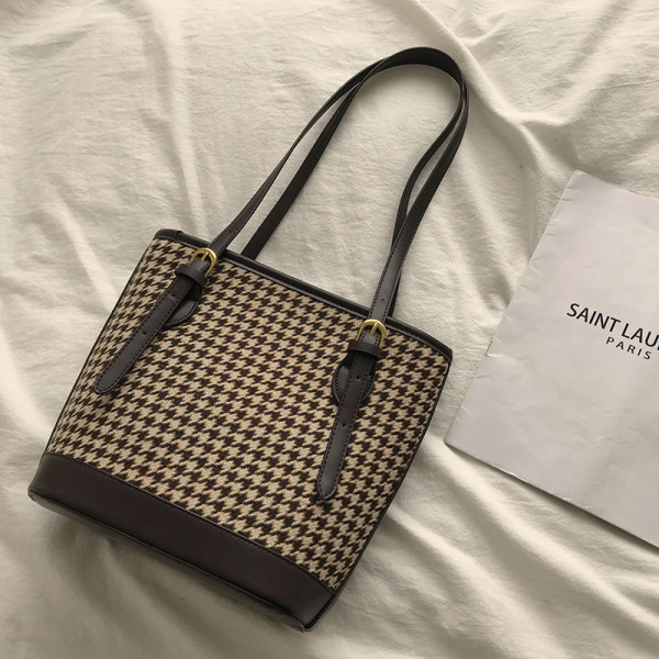 Műbőr és textil táska mindennapi használatra