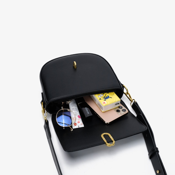 Korszerű bőrtáska hosszú fogantyúval