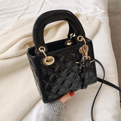 Moodne naiste kott metallist aksessuaariga