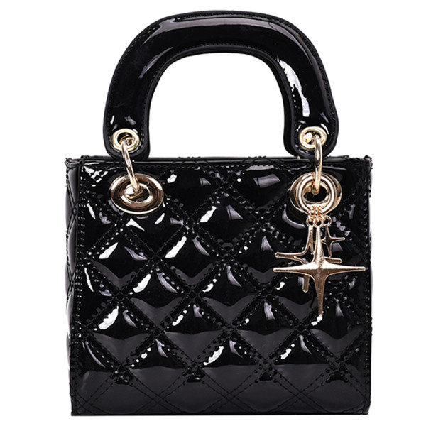 Moodne naiste kott metallist aksessuaariga