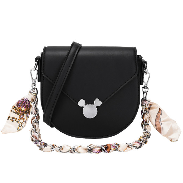 Modern táska csattal és hosszú fogantyúval