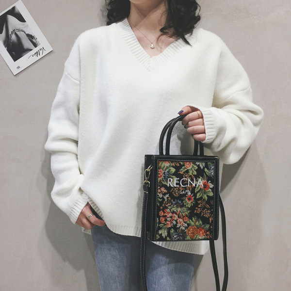 Moodne kahe sangaga lillemotiiviga naistekott