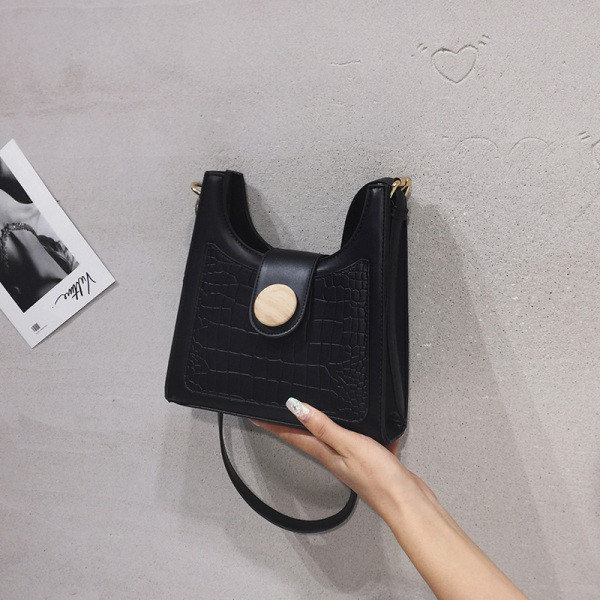 Novi model ženske torbe od eko kože sa ručkom za rame