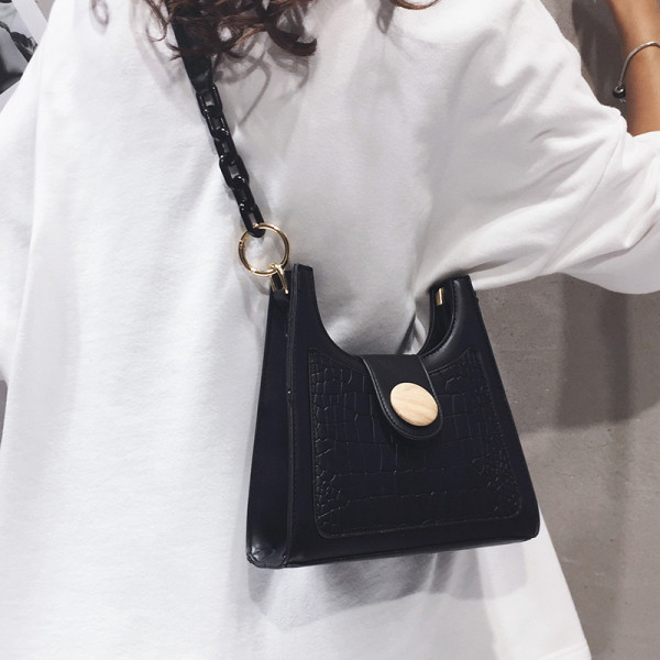 Novi model ženske torbe od eko kože sa ručkom za rame