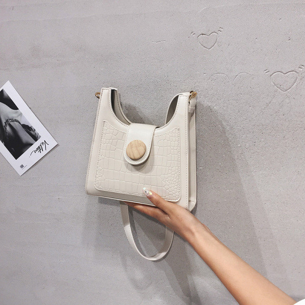 Novi model ženske torbe od eko kože sa ručkom za rame