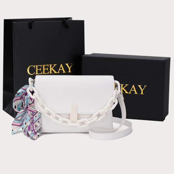 Ženska kožna torba s trakom u boji bijele, plave i crne boje