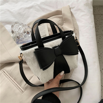 Női pehelytáska 3D szalagos elemmel és két fogantyúval