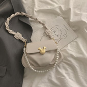 Retro stílusú táska gyöngyökkel