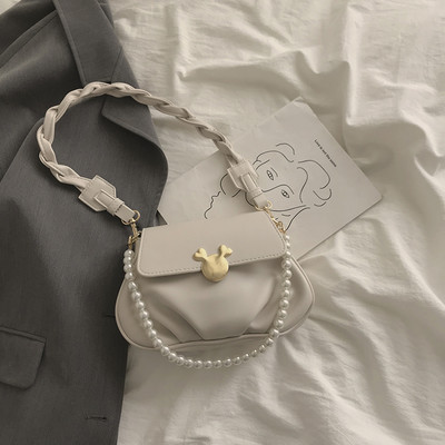 Retro stílusú táska gyöngyökkel