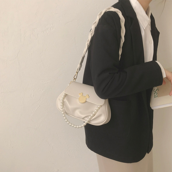 Retro stílusú táska gyöngyökkel