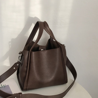 Kis retro táska hosszú füllel