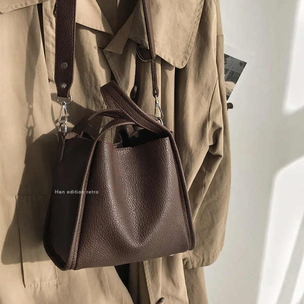 Kis retro táska hosszú füllel