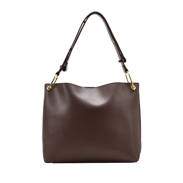 Nagy bőrtáska egy fogantyúval