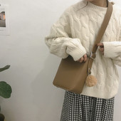 Väike nahast kott 3D ripatsiga