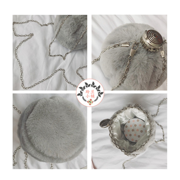 Mala puhasta ženska torba s metalnom kopčom i lancem