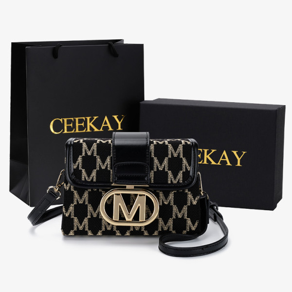 Musta ja punase metallist kaunistusega naistekott