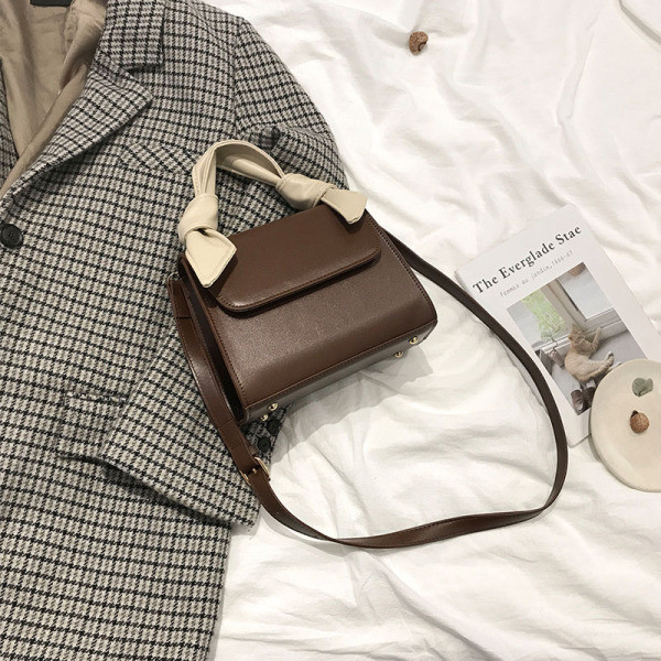 Modern kis táska két fogantyúval, öko bőrből