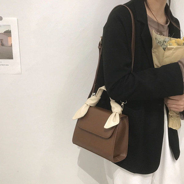 Modern kis táska két fogantyúval, öko bőrből