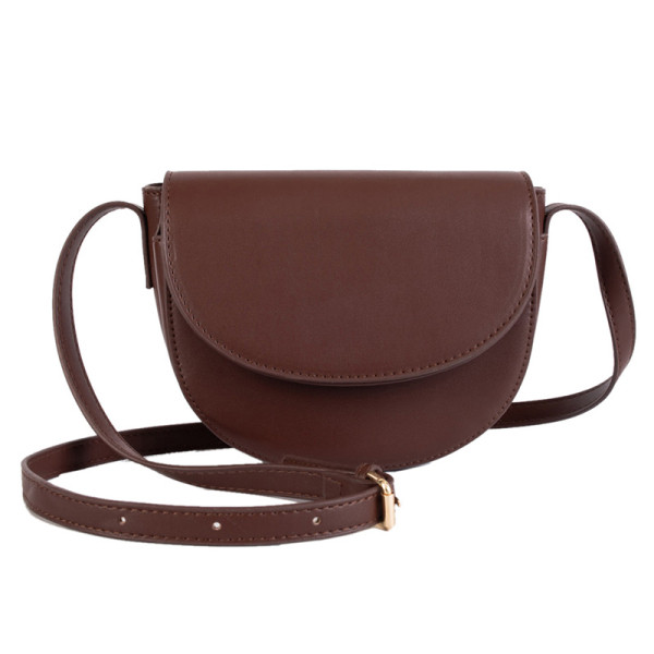 Tiszta műbőr modellből készült kis táska