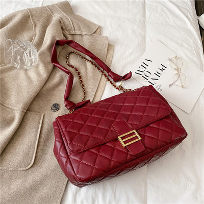 Ženska kožna torba sa metalnom kopčom