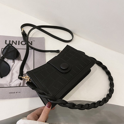 Μικρή γυναικεία τσάντα με πλεκτή λαβή από οικολογικό δέρμα