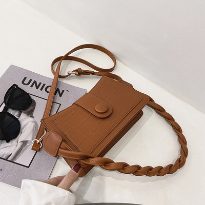 Μικρή γυναικεία τσάντα με πλεκτή λαβή από οικολογικό δέρμα