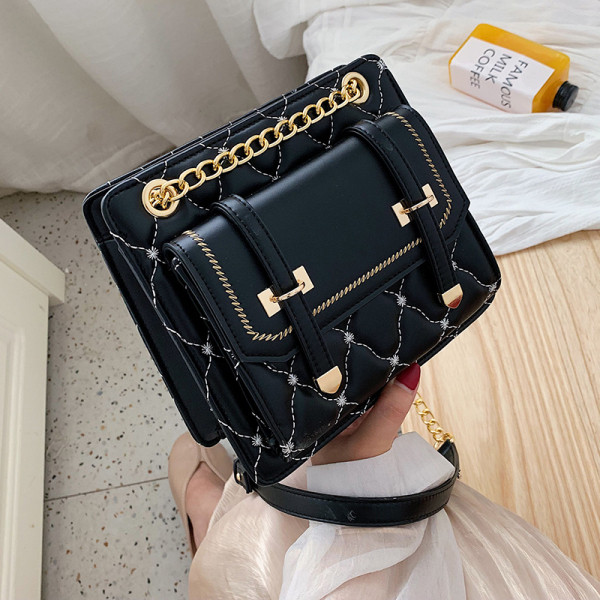 Moderna ženska torba s metalnim lancem