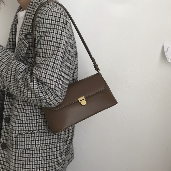 Väike ristkülikukujuline ühe sangaga ökonahast kott