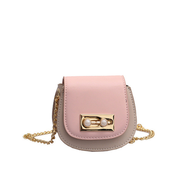 Väike metallkinnitusega kunstnahast kott