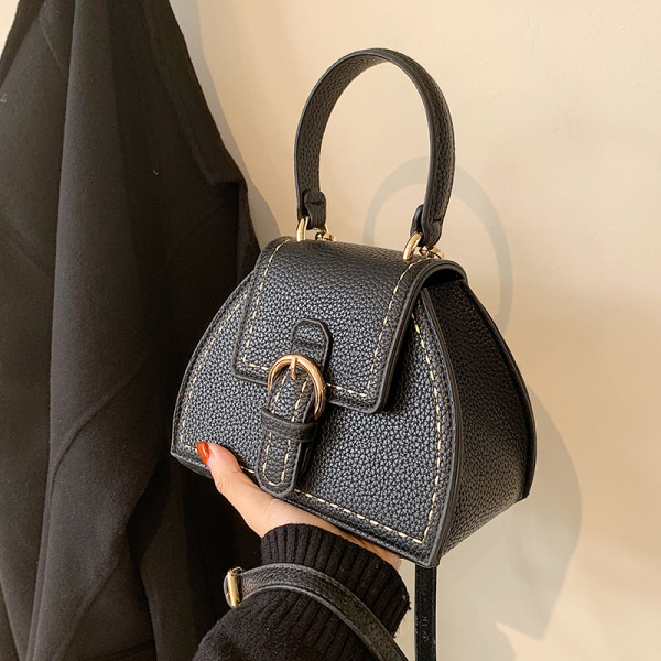 Eko bőrből készült alkalmi női táska csattal