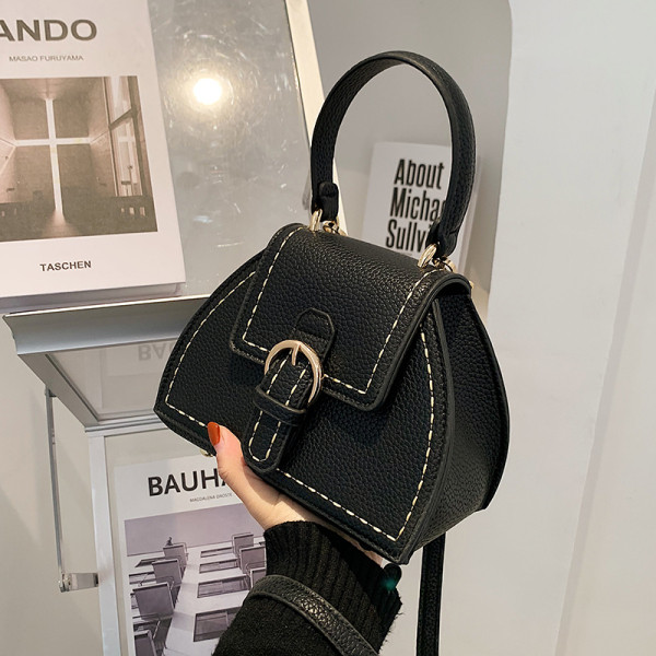 Eko bőrből készült alkalmi női táska csattal