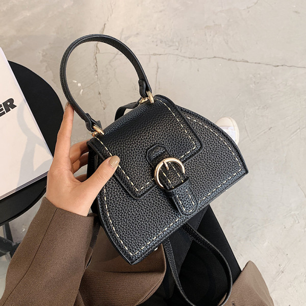 Eko bőrből készült alkalmi női táska csattal