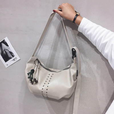 Naiste kott ripatsi ja pika nahast sangaga