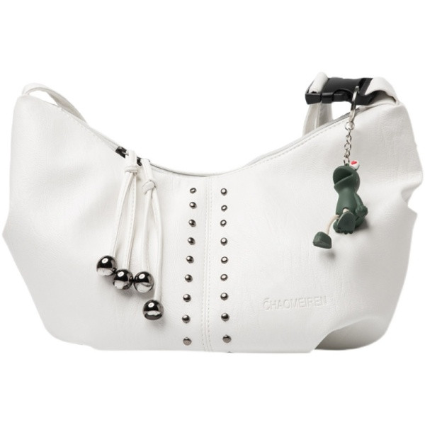 Naiste kott ripatsi ja pika nahast sangaga