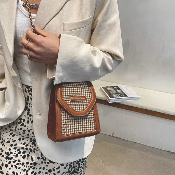 Karirana ženska torba sa dugim lancem u tri boje