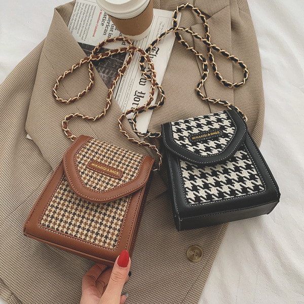 Karirana ženska torba sa dugim lancem u tri boje