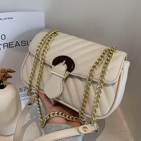 Eko bőrből készült modern női táska fém lánccal