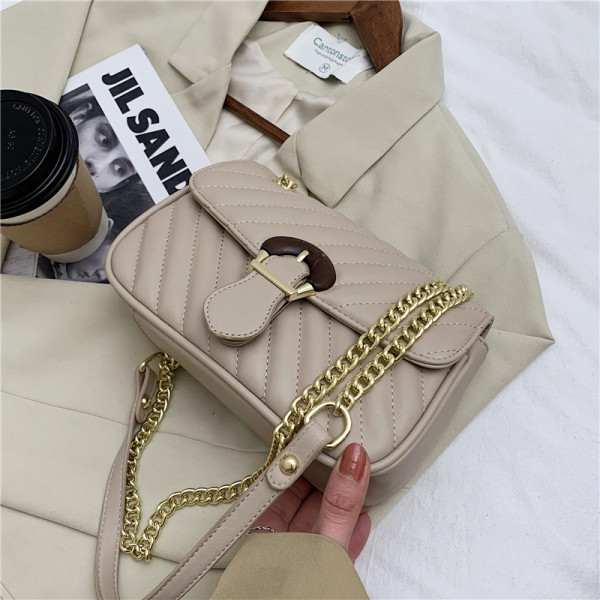 Eko bőrből készült modern női táska fém lánccal