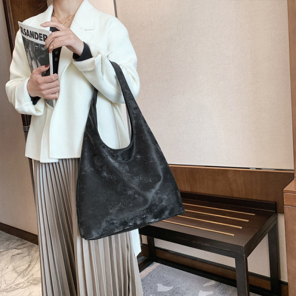 Hétköznapi női válltáska többféle színben