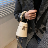 Uue mudeli naiste nahast kott