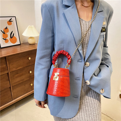 Uue mudeli naiste nahast kott