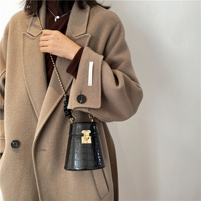 Uue mudeli naiste nahast kott