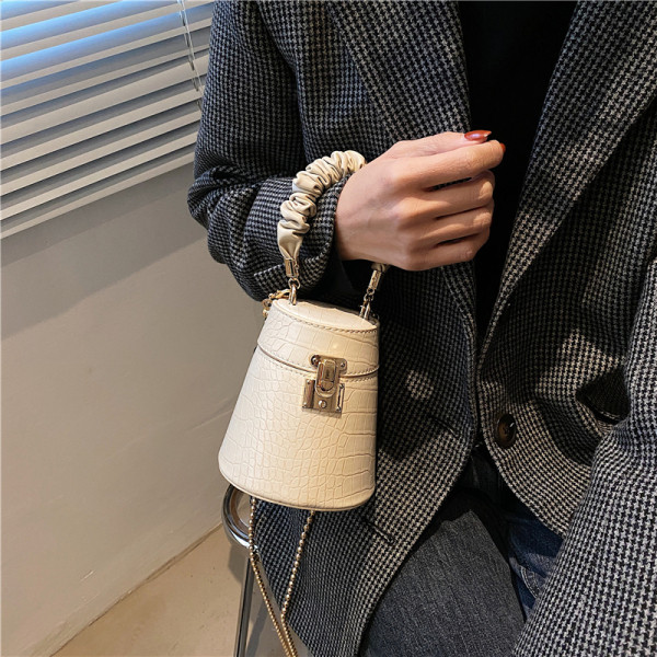 Uue mudeli naiste nahast kott