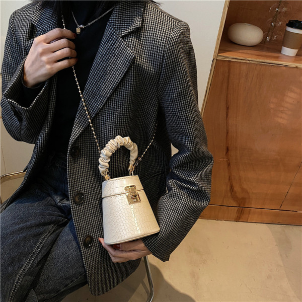 Uue mudeli naiste nahast kott