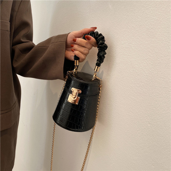 Uue mudeli naiste nahast kott