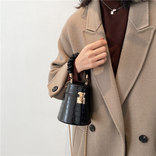 Uue mudeli naiste nahast kott