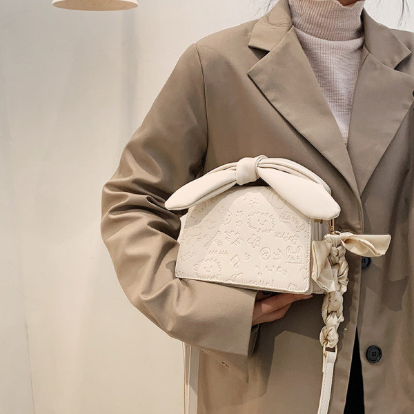 Elegantna torbica s vrpcom i dugom ručkom