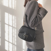 Női bőrtáska fémlánccal, négy színben